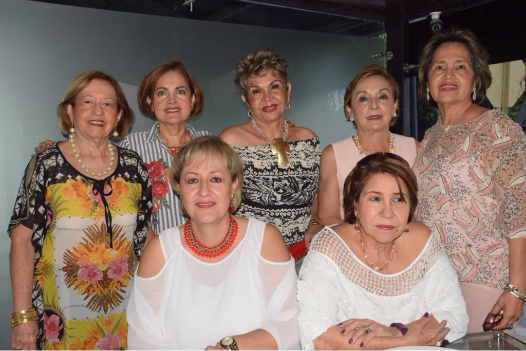 Isabelita de Escandón, Elsa de Cabrera,  Mercedes Pastrana, la cumpleañera, Patricia de Castillo, Luz Mary  Galindo,  Belén de Gómez.